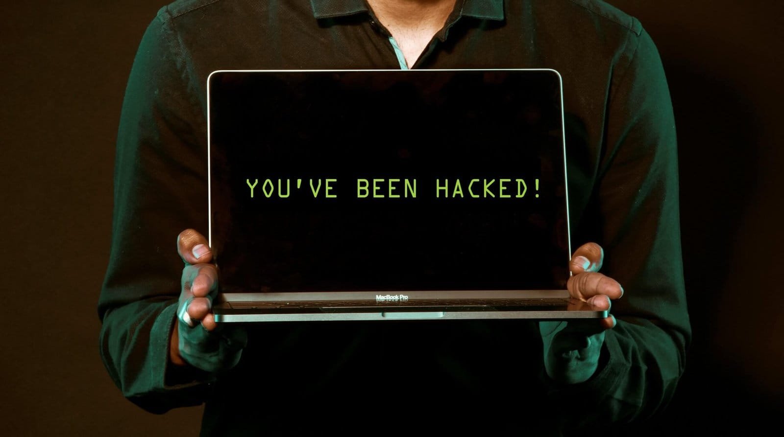 FUI HACKEADO? O QUE POSSO FAZER?